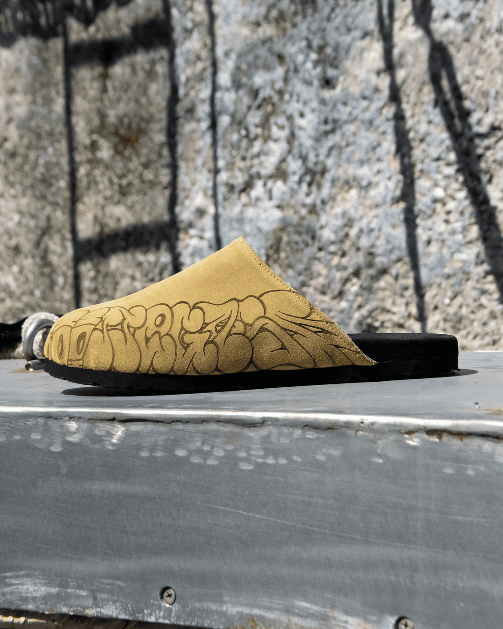 GRAFFITI SABOT - Sand